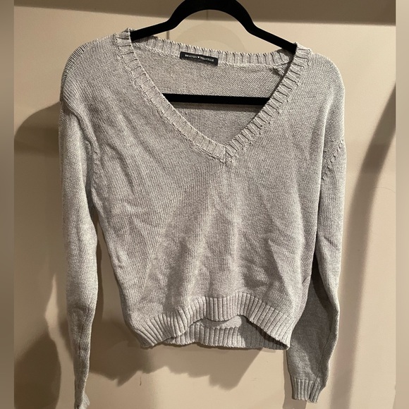 Brandy Melville Grey V Neck Knit Sweater One size (small/medium) - Picture 2 of 6